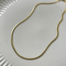 Load image into Gallery viewer, DIANA HERRINGBONE NECKLACE
